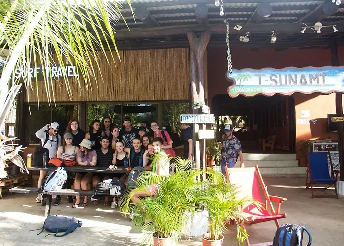 Tsunami Hostel Tamarindo
