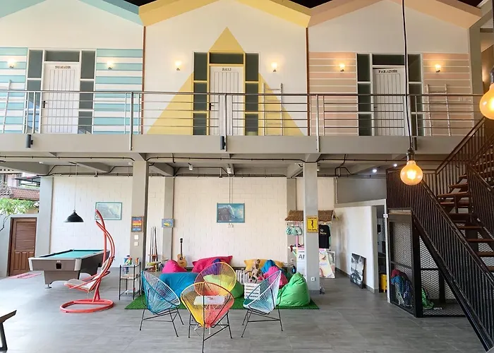Beach Hut Hostel Kuta 