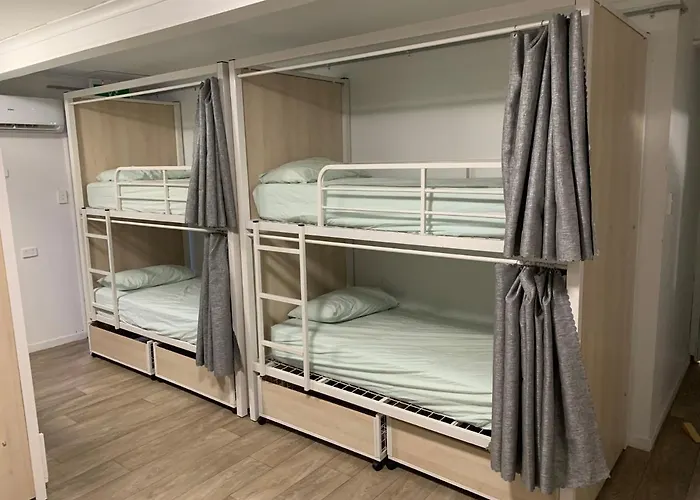 Mumma'S Hostel Surfers Paradise - 18 To 40 Years Old - Passport Only Gold Coast