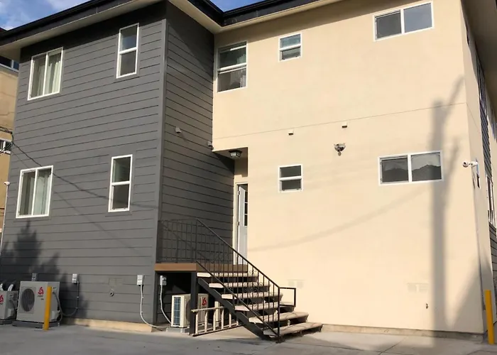 8Th And Ardmore Los Angeles