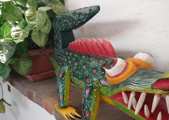 Yellow House Hostel B&B Antigua